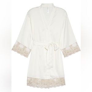 Flora Nikrooz Rosa Satin Robe
